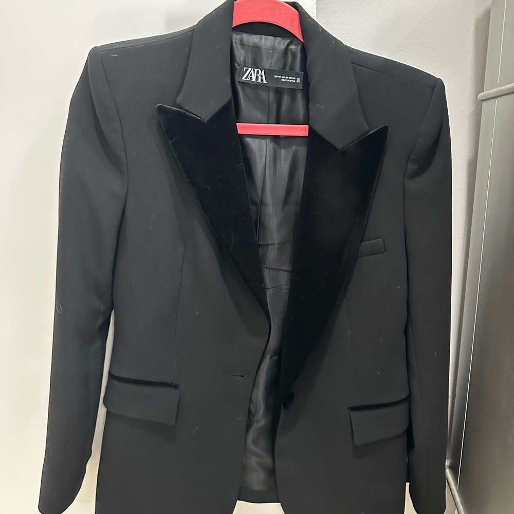 Zara Black Blazer with Peak Lapels and Slim Fit